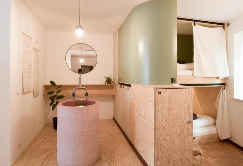 Cama em Quarto Compartilhado, Montagu Hostel