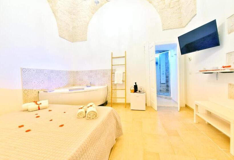 Полулюкс с Гидромассажем, Trullo Suite