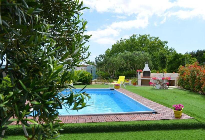 Полулюкс с Гидромассажем, Trullo Suite