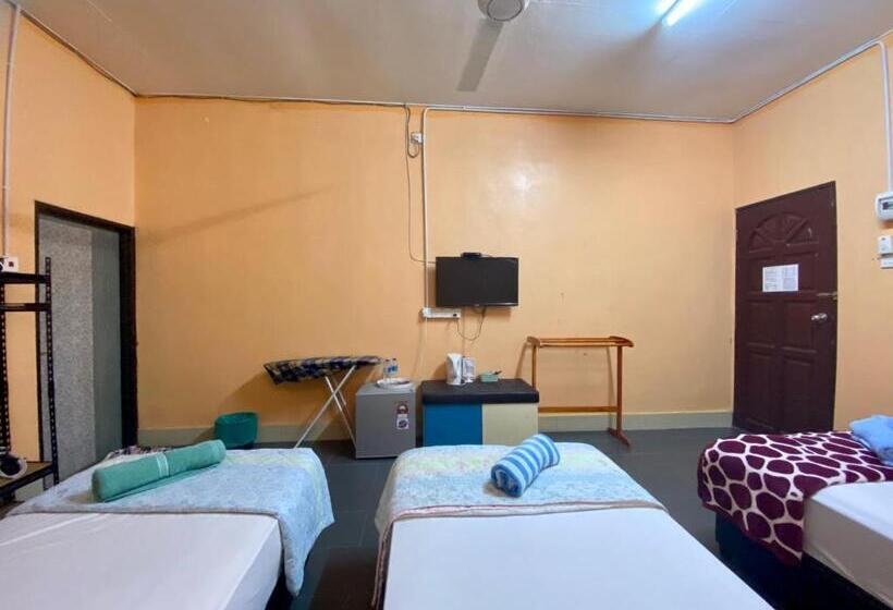 Четырехместный Номер Deluxe, Padang Besar Green Inn