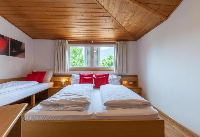 غرفة قياسية ثلاثية, Gasthof Hanni