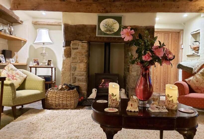 Дом 2 Спальни, The Millers Cottage