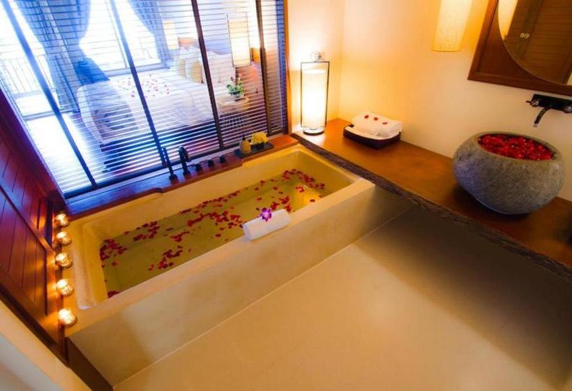 Номер Deluxe с Гидромассажем, Chantaramas Beach Resort, Koh Phangan