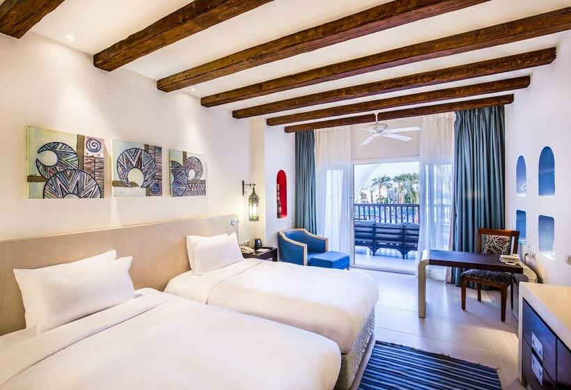 اتاق استاندارد با چشم‌انداز استخر, Hilton Marsa Alam Nubian Resort