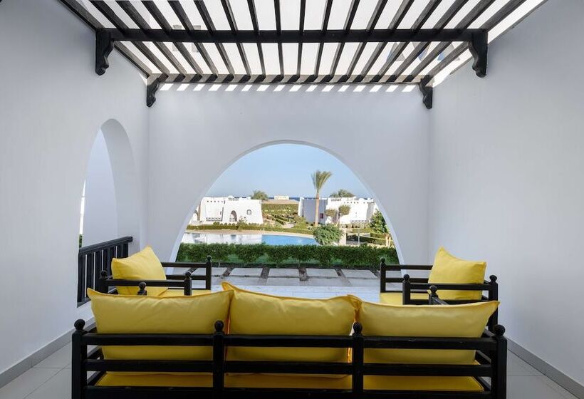 اتاق استاندارد با چشم‌انداز استخر, Hilton Marsa Alam Nubian Resort