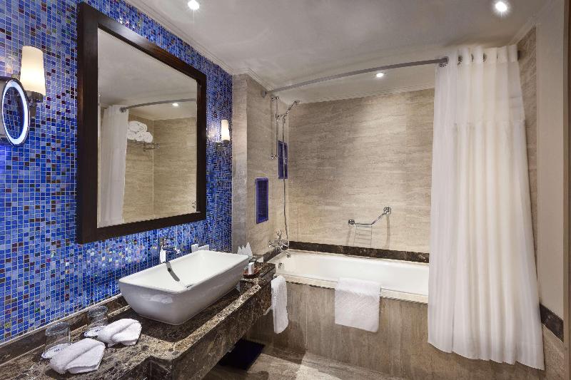 اتاق استاندارد با چشم‌انداز استخر, Hilton Marsa Alam Nubian Resort