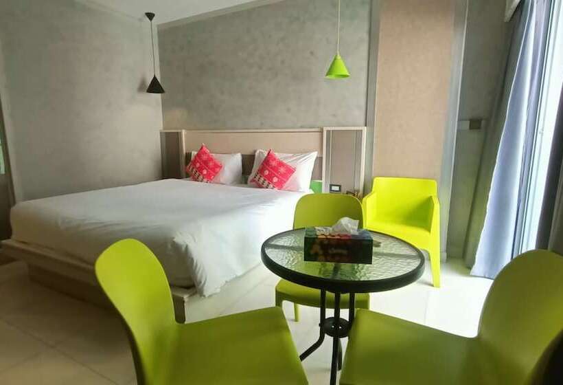 Quarto Superior, Issara Patong Beach