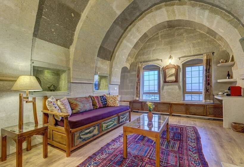 Королевский Люкс, Taskonaklar