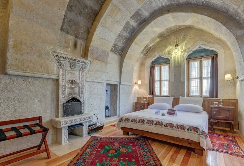 Люкс с Террасой, Taskonaklar