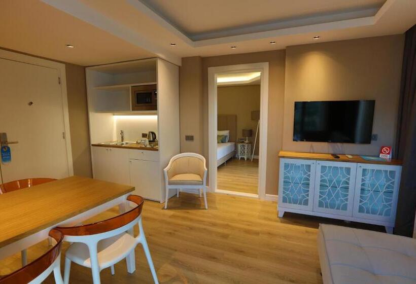 سوییت با چشم‌انداز دریا, Vita Bella Resort & Spa
