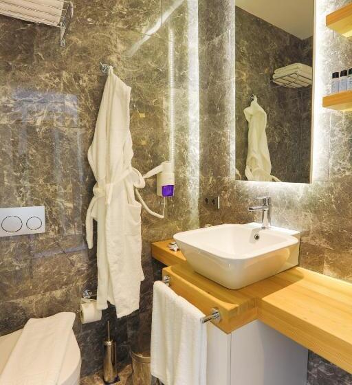 اتاق اساندارد با چشم‌انداز جانبی به دریا, Vita Bella Resort & Spa