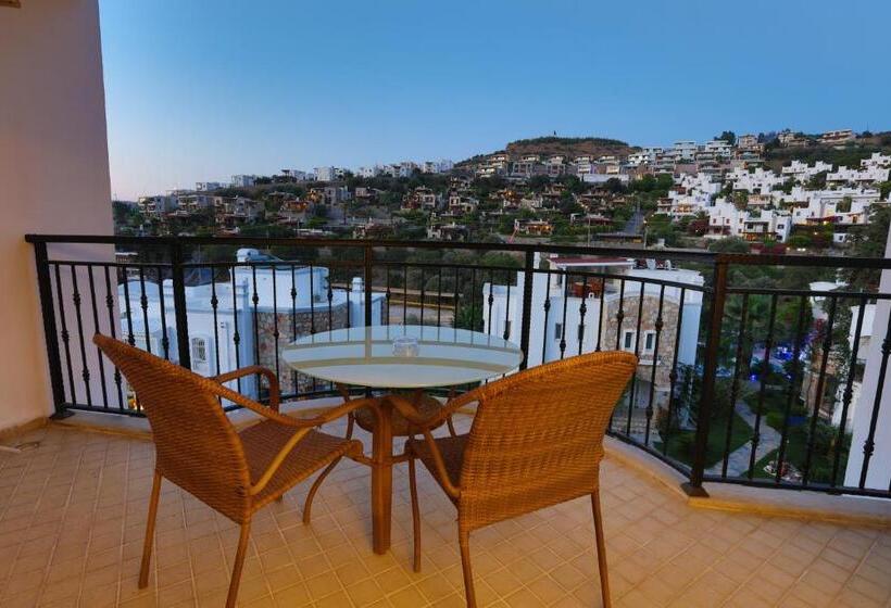 اتاق استاندارد سه نفره با چشم‌انداز کنار دریا, Vita Bella Resort & Spa