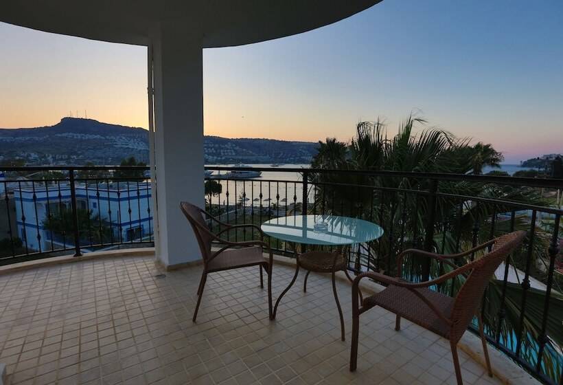 سوییت با چشم‌انداز دریا, Vita Bella Resort & Spa