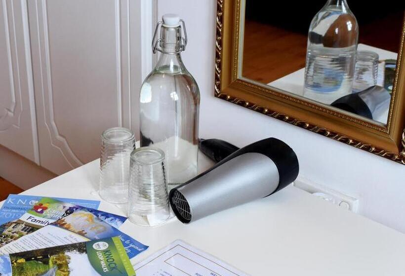 Четырехместный Номер Стандарт, Rockfield Manor B&b, Knock