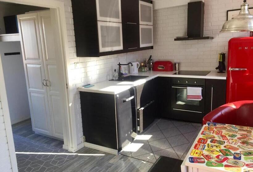 استودیوی لوکس, Cozee Central Apartments