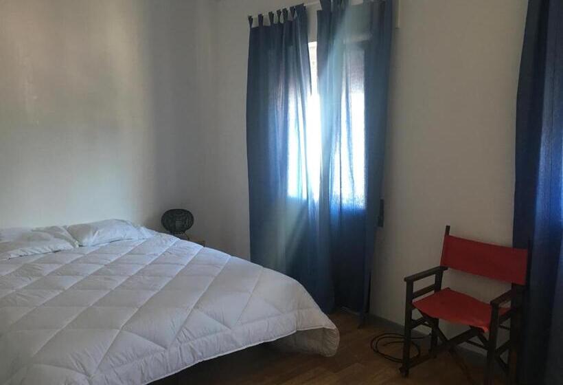 اتاق ساده سه‌ نفره, Eskama Guest House