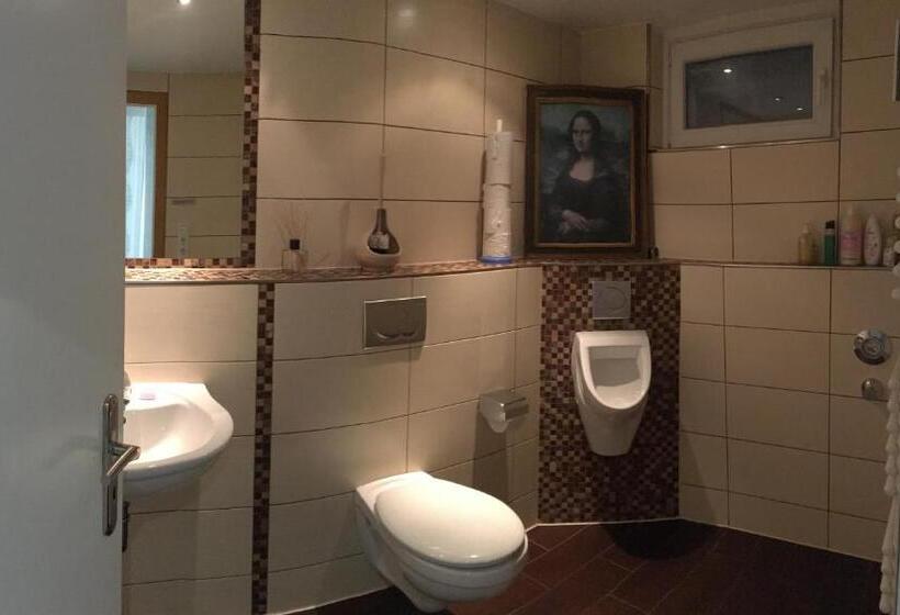 Кровать в Общей Комнате, Dormitorium Kaarst Wohnraum Auf Zeit