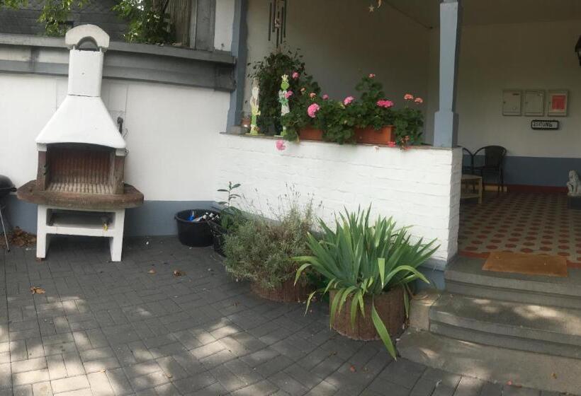 Кровать в Общей Комнате, Dormitorium Kaarst Wohnraum Auf Zeit