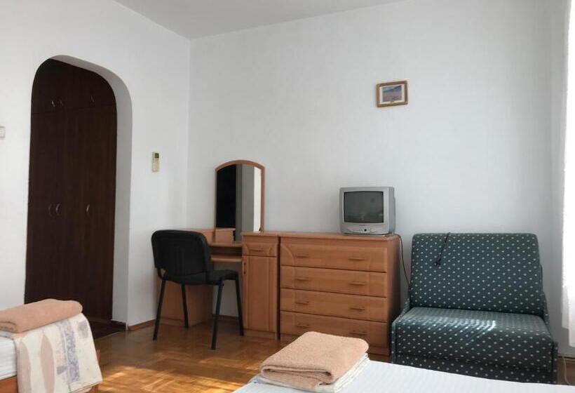 غرفة قياسية, Milena`s House