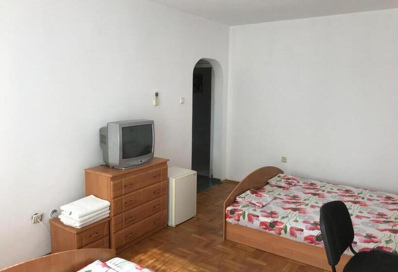 غرفة قياسية رباعية, Milena`s House