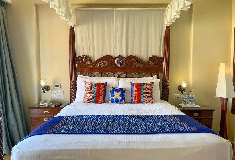 Люкс, Acron Candolim Regina