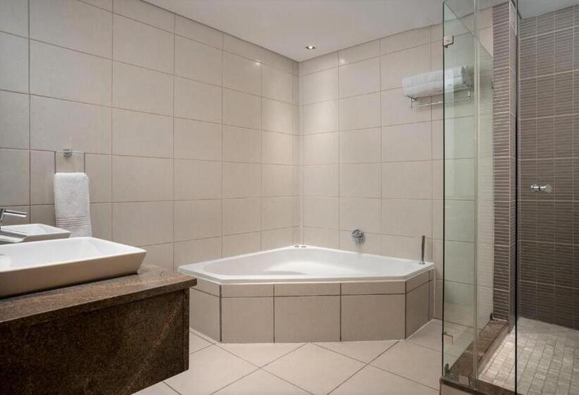 Люкс Премиум, Premier Hotel East London Icc