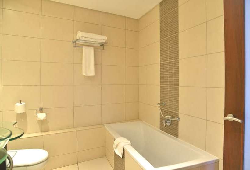 Номер Стандарт, Premier Hotel East London Icc