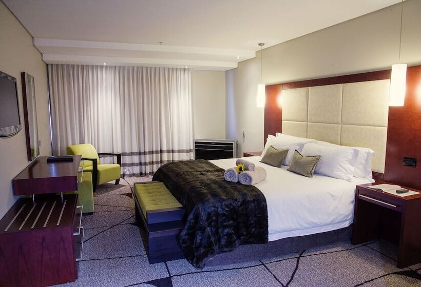 Люкс, Premier Hotel East London Icc