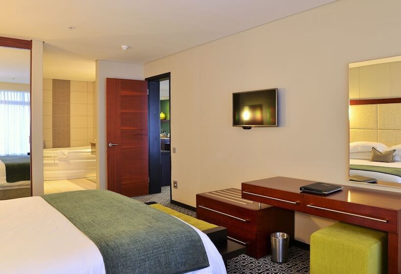 Люкс, Premier Hotel East London Icc