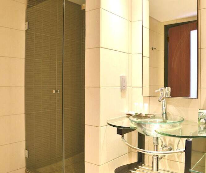 Президентский Люкс, Premier Hotel East London Icc