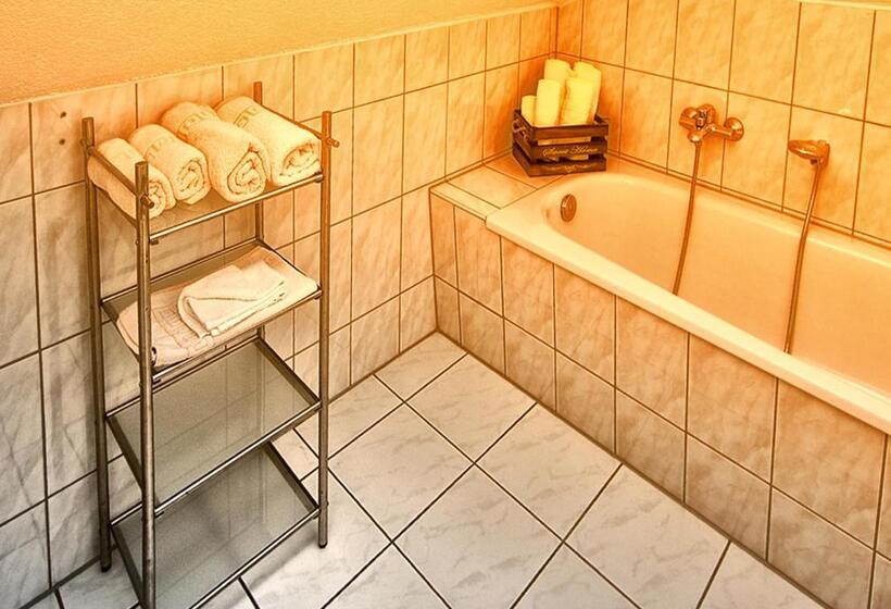 Семейный Номер, Gaststätte Und Pension Felsenthal