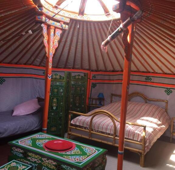 Standard Tent, La Yourte De Nîmes, Spa , Jacuzzi Chalet Logement Insolite