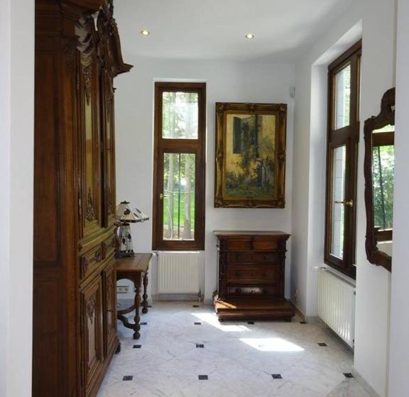 标准间, Le Chateau Des Eglantines