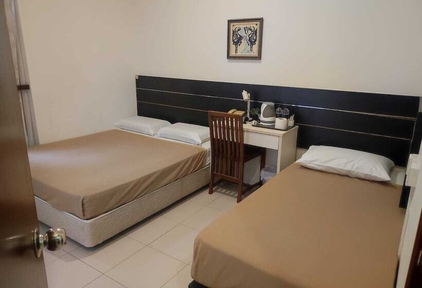 اتاق استاندارد سه نفره, Asphodel Inn