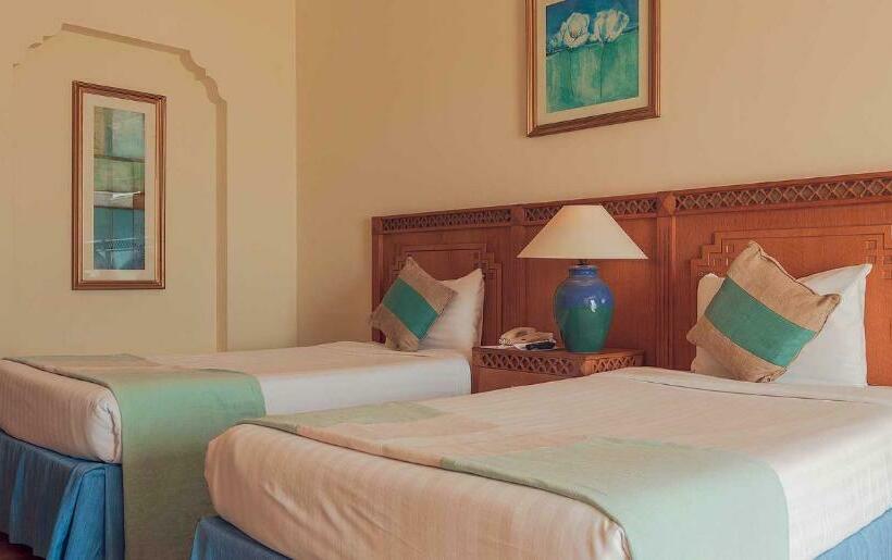 اتاق سوپریور با چشم‌انداز جانبی دریا, Old Palace Resort Sahl Hasheesh