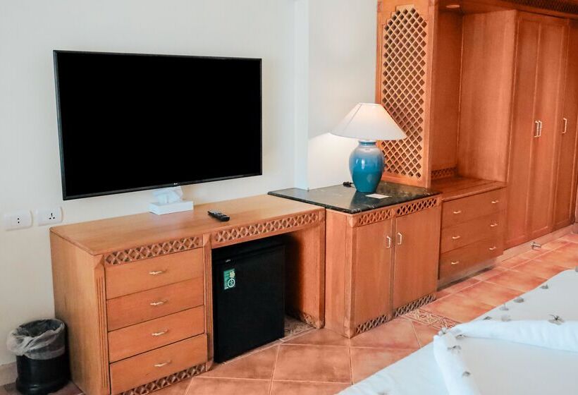 اتاق لوکس با چشم‌انداز دریا, Old Palace Resort Sahl Hasheesh