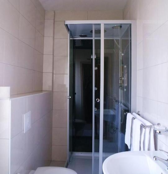 豪华房间, Gaststätte Schwenksaal