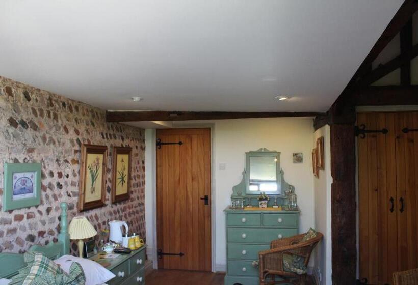 Номер Стандарт, Clayton Wickham Farmhouse