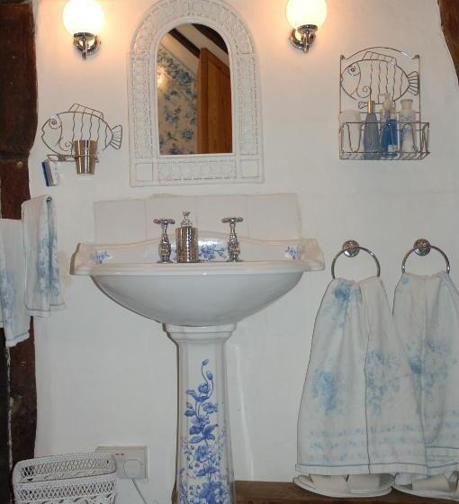 Standard room with outdoor bath, Clayton Wickham Farmhouse