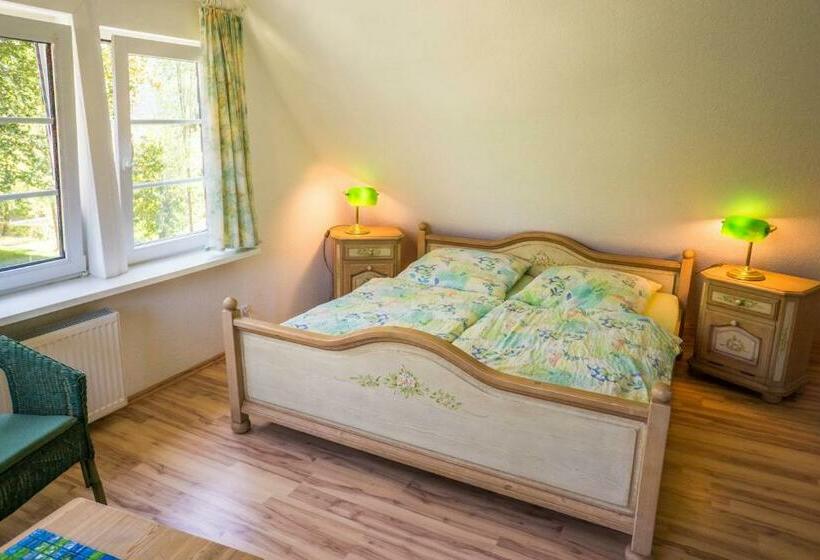 Номер Стандарт Вид на Сад, Haus Waldwiese