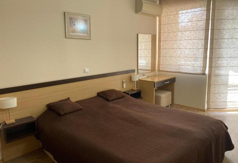 Апартаменты 1 Спальня Вид на Море, First Line Apartment At Obzor