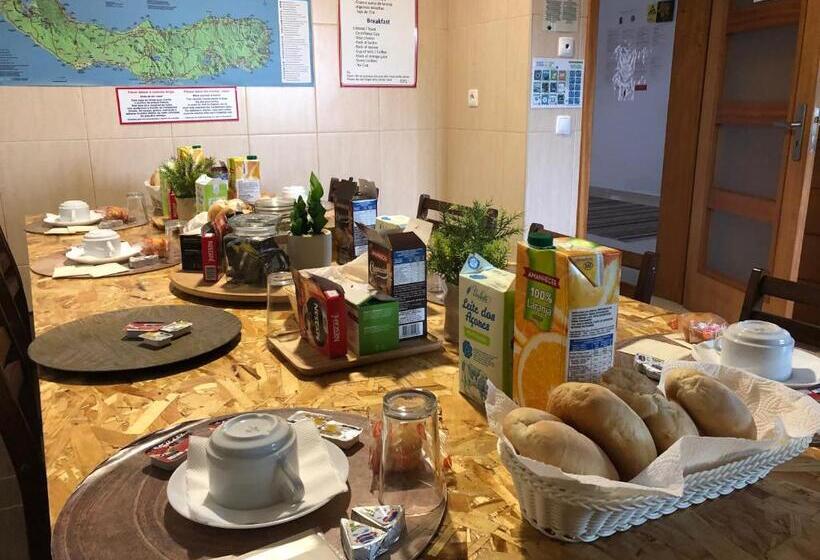 Полулюкс Вид на Горы, Azores Holidays House  B&b   Suites   Self Check In Keyboard