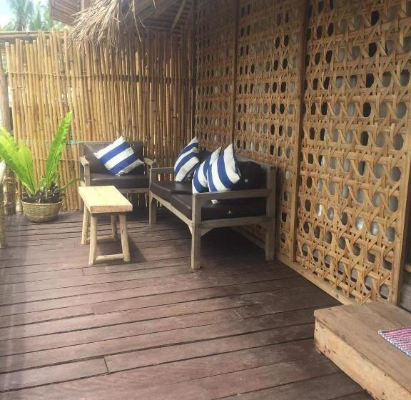 Семейное Бунгало, Prince John Beachfront Eco Bungalows And Restaurant