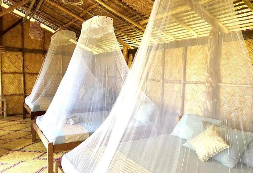 Трехместный Номер Deluxe Вид на Море, Prince John Beachfront Eco Bungalows And Restaurant