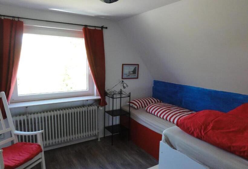 Семейный Номер, Peanuts Hostel & Meer