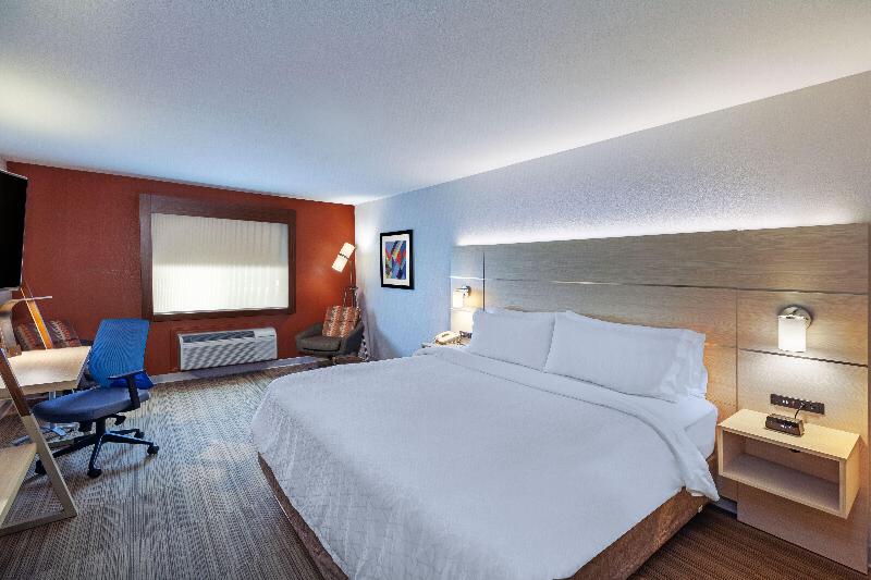 Люкс Кровать Кинг, Holiday Inn Express Hotel And Suites Jenks, An Ihg