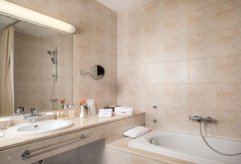 اتاق لوکس با چشم‌انداز دریا, Rodina Grand Hotel And Spa