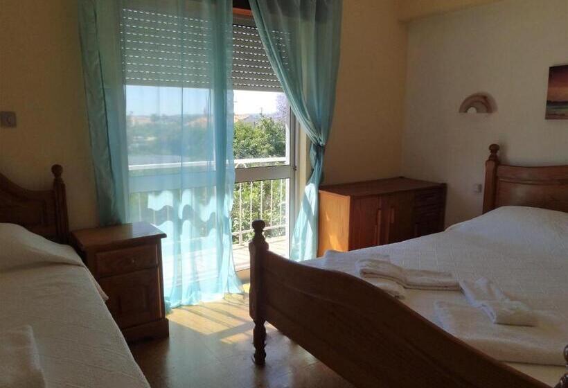 اتاق استاندارد سه تخته با بالکن, Residencial Espadinha