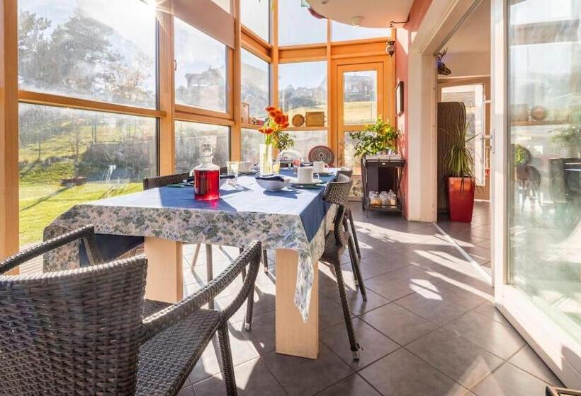 اتاق استاندارد با چشم‌انداز کوهستان, B&b Ambrosia