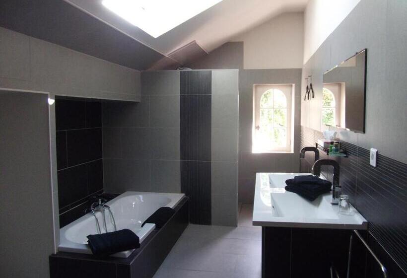 Номер Стандарт, Manoir Larcouillet